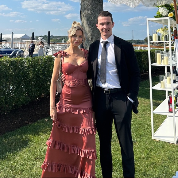 Elegant Brown Ruffled Dress - Picture 1 of 6